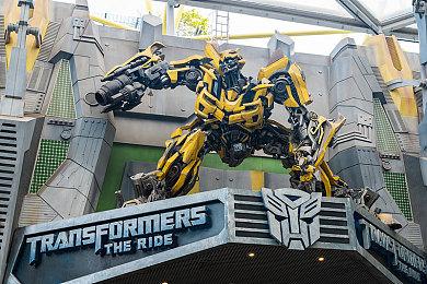 谋杀悬疑片《利刃出鞘2》角色海报公布 12月23日上线